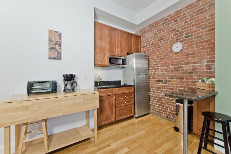 Boston Christopher Chambre photo